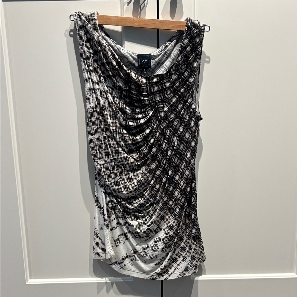 Black and White Sleeveless Top